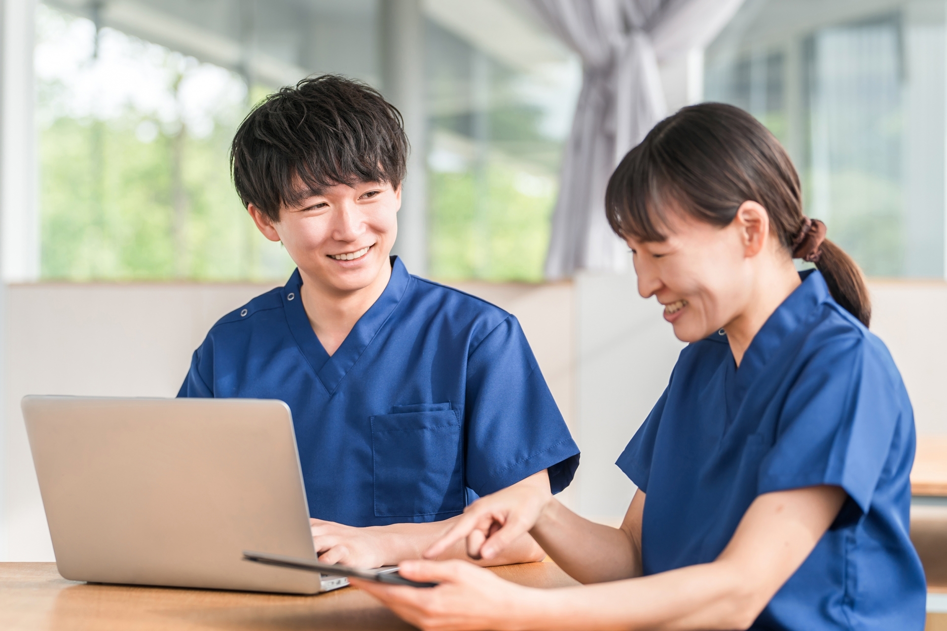 働く社員の様子